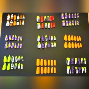 Beetlejuice press on nails